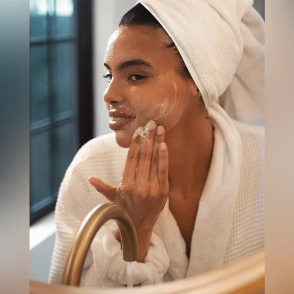 TRULY Skin Smoothie Gentle Facial Cleanser - Picture 6 of 9